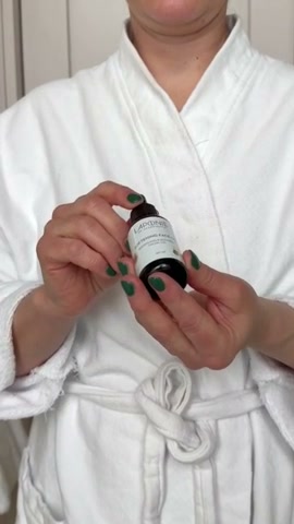 Kia using the Softening Face Oil