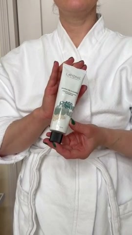 Kia using the gel cleanser