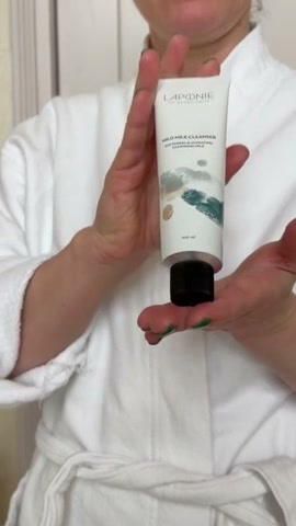 Kia using the Mild Milk Cleanser