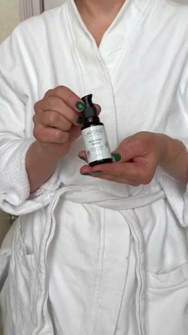 Kia using the Renewing Serum